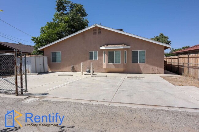 Foto del edificio - 3-Bed, 2-Bath in North Bakersfield – Only for $1,495