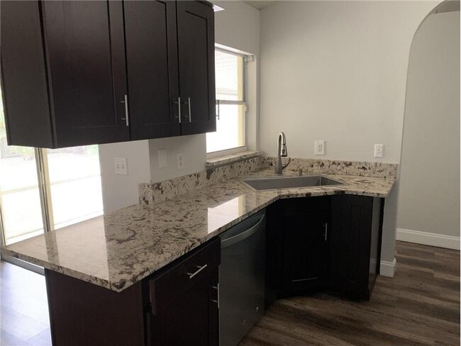 Photo - 998 SW N Globe Ave House