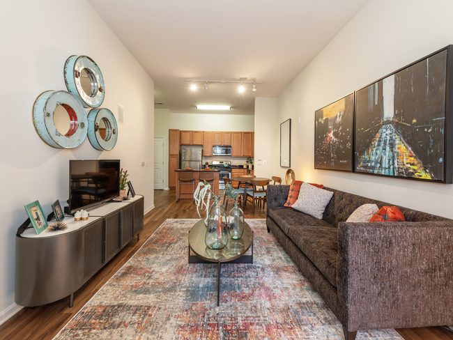 Sala de estar del apartamento - The Point at Monroe Place