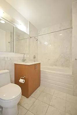 Foto del edificio - 158 Hester St