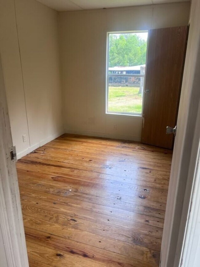 Foto del edificio - 3 Bedroom Home -ALL UTILITIES INCLUDED!