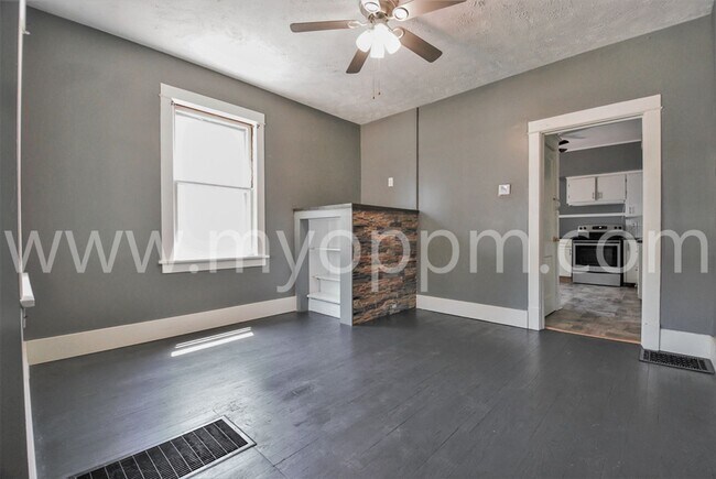 Building Photo - UDY 2322 S 33 ST