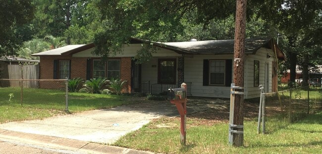 Building Photo - 3016 Jacob Dr