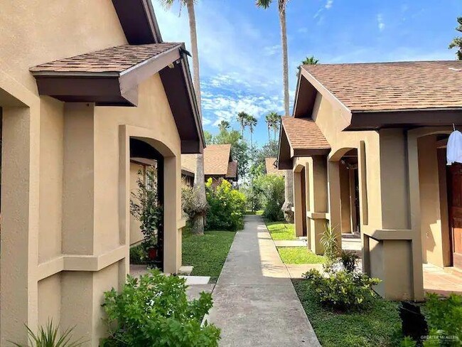 Building Photo - 624 S Pleasantview Dr