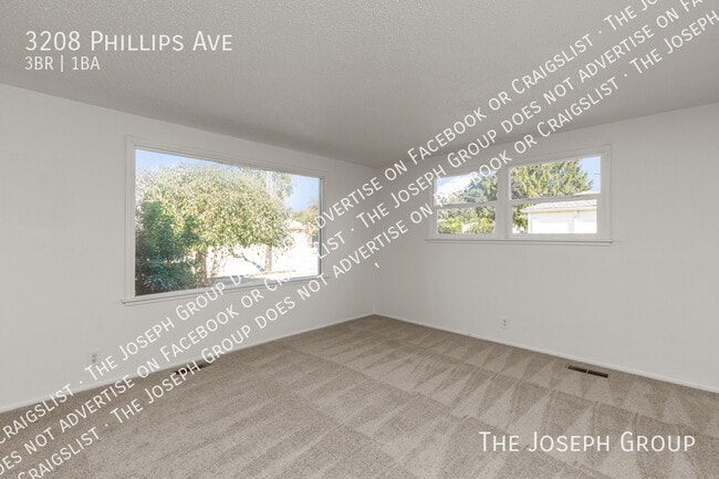 Building Photo - 3208 Phillips Ave