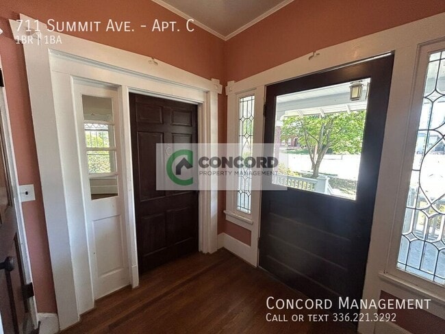 Foto del edificio - 711 Summit Ave