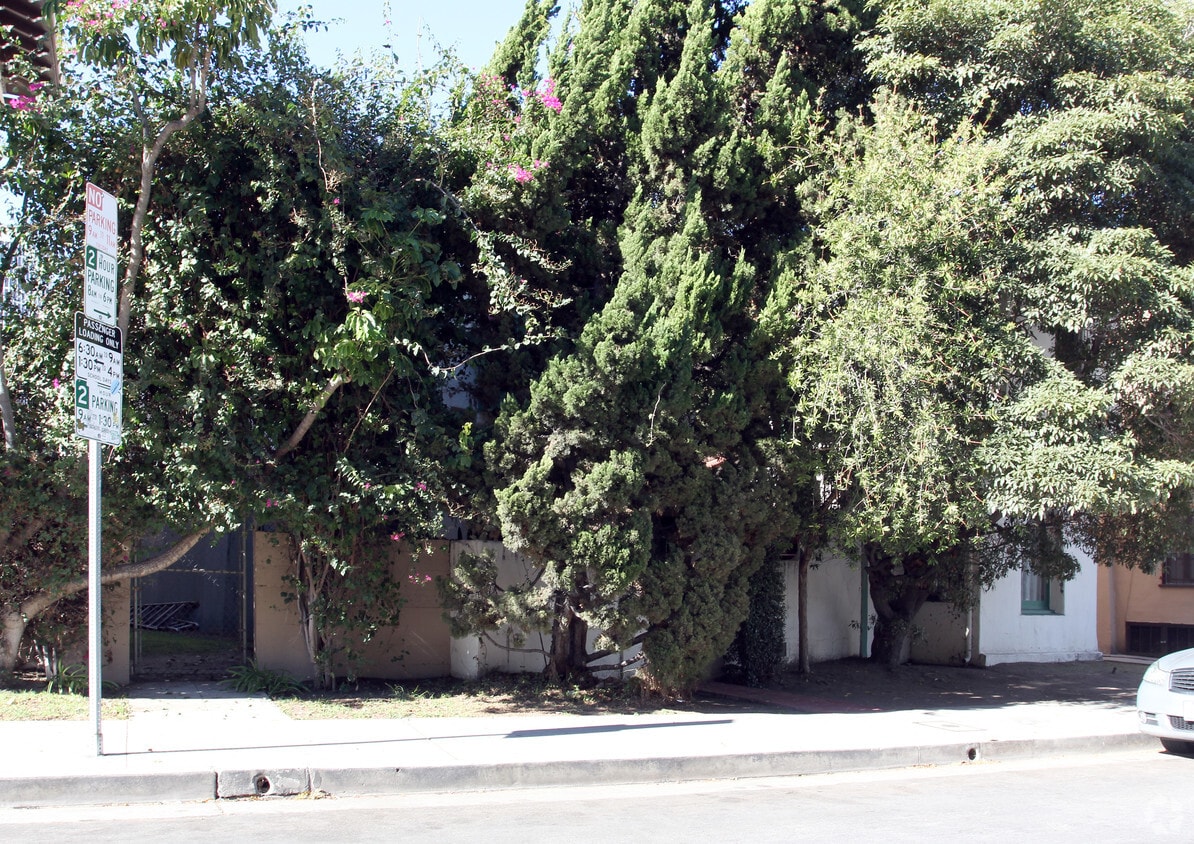 Building Photo - 717 S Cochran Ave