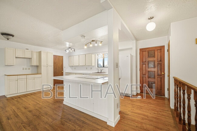 Building Photo - 450 W Elmore Ave