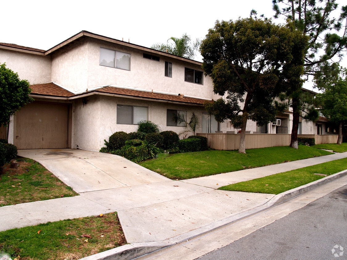 Building Photo - 111 S Flower Ave