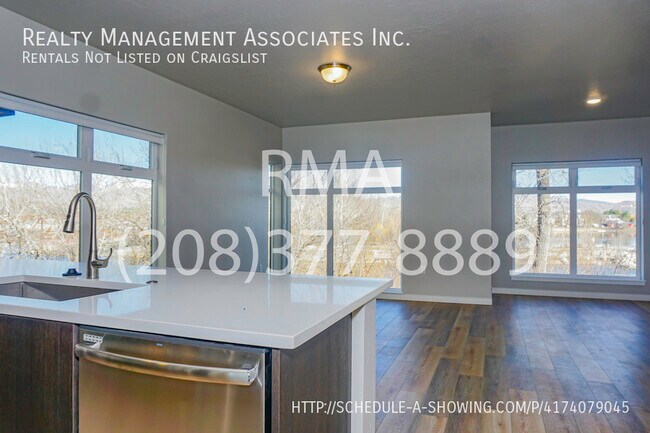 Building Photo - 3488 N Prospect Ln