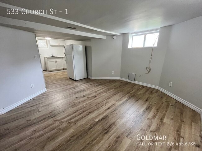 Building Photo - Studio Apartment Available Immediately
