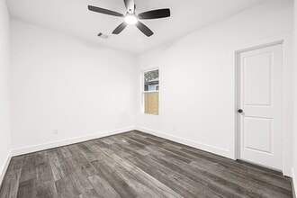 Building Photo - 106 Armstrong St