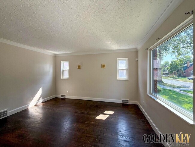 Building Photo - Updated large 3 bed/1.5 bath Westside Home!