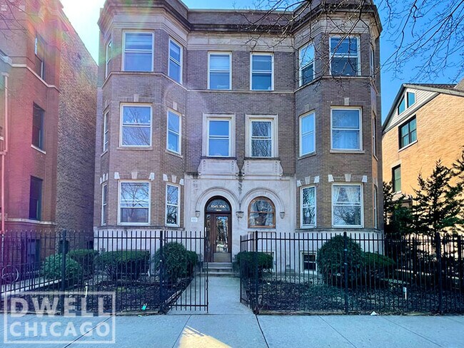 Foto del edificio - 3045 W Logan Blvd