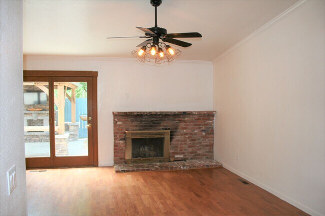 Building Photo - Sparks 4 Bed Home
