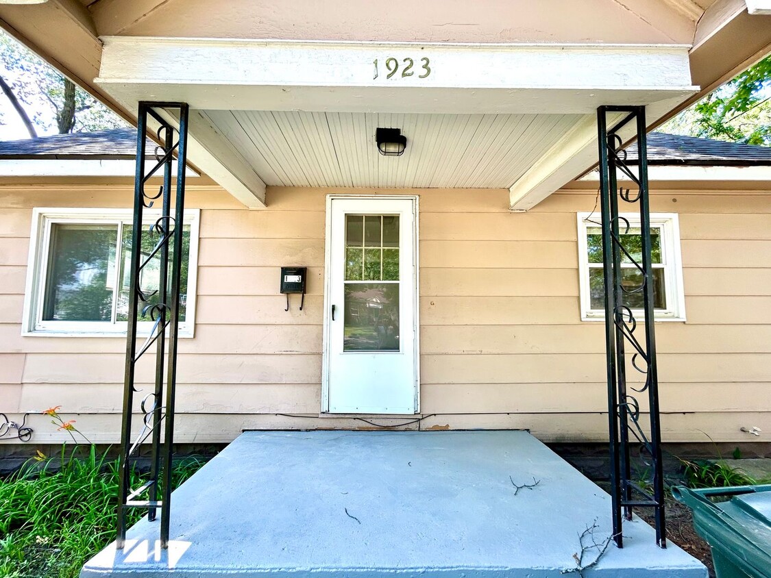 Primary Photo - Two Bedroom Home in Muskegon