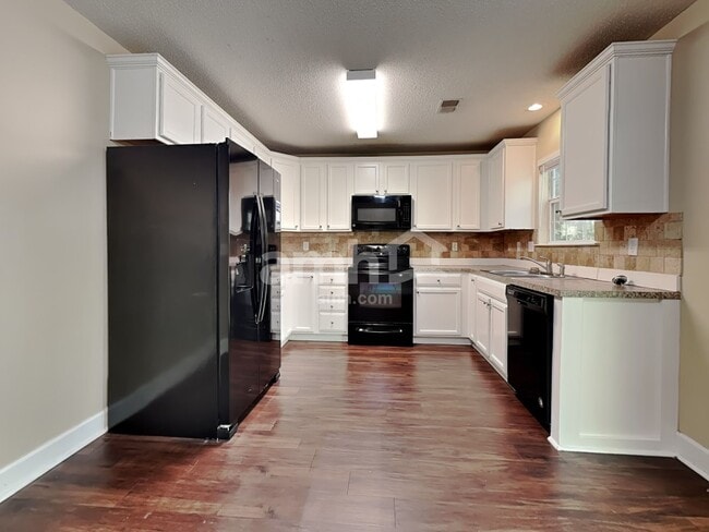 Foto del edificio - 634 Coopers Ln N