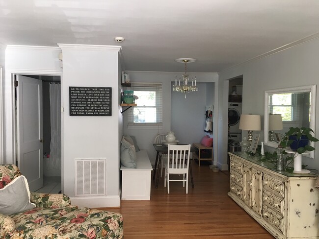 Building Photo - 2128 Floral Ave