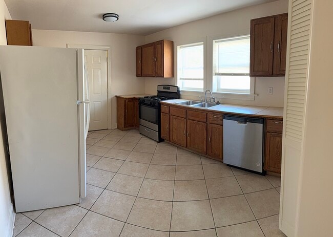 Building Photo - 614 Fourth St