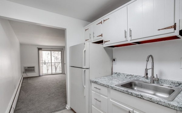 Kitchen-Classic (1BR,1BA 600 SF) - New Orleans Park Apartments