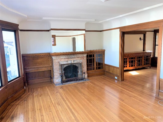 Building Photo - 127 Seville St