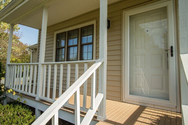 Foto del edificio - Move-In Ready 3BR Home with Upgrades & Prime Charlotte Location!