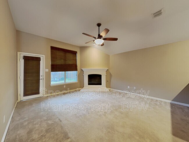Building Photo - 2708 Waterdance Dr
