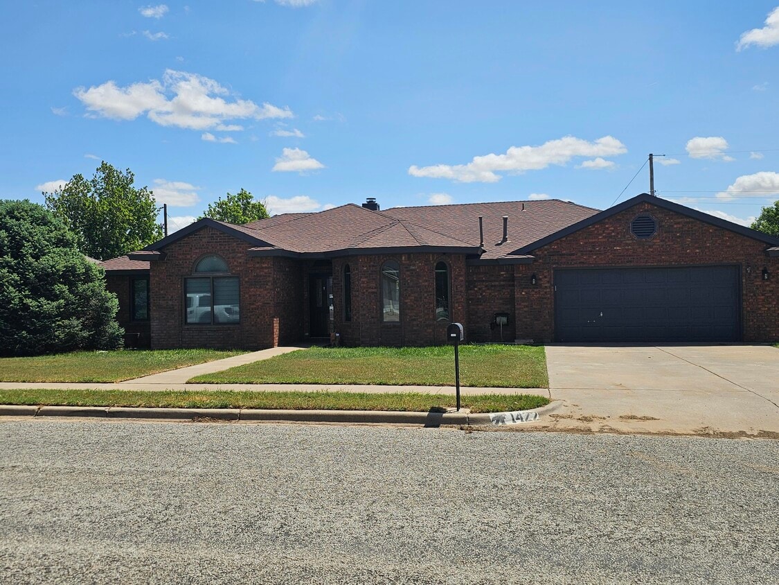 Primary Photo - 1422 5th St