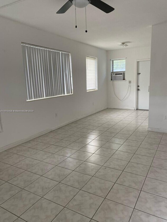 Foto del edificio - 2031 NE 170th St