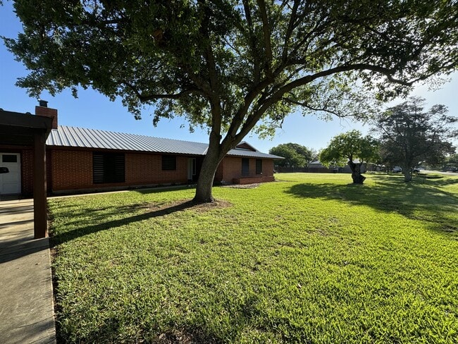 Building Photo - 5380 Wagon Trail