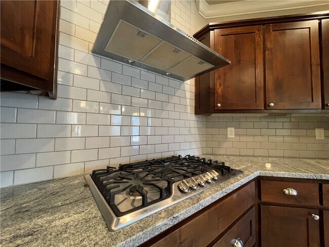 Building Photo - 3003 SW Satinwood Ave