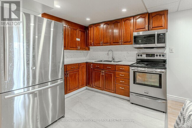 Building Photo - 9 Orwell Crescent