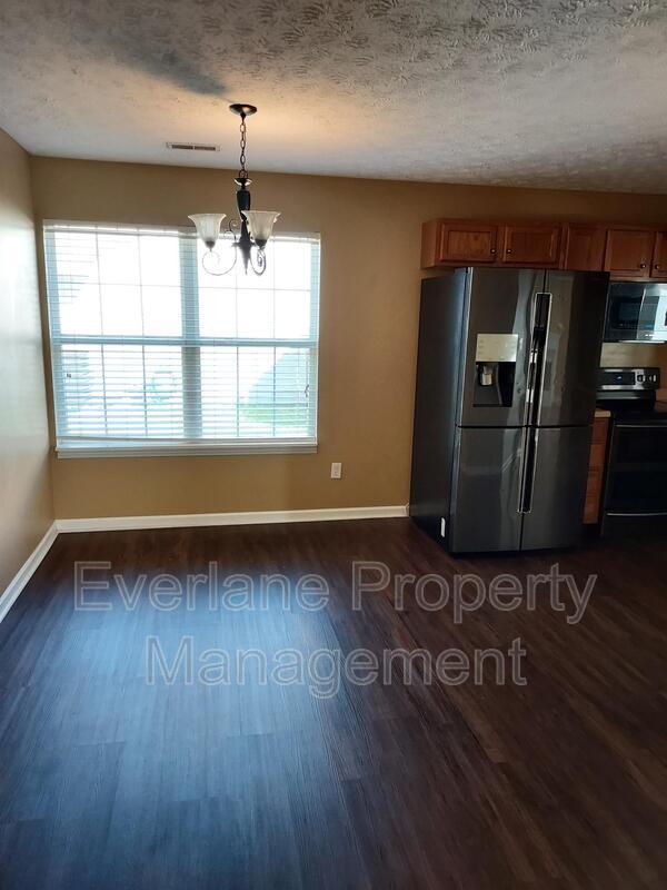 Building Photo - 10693 Summerwood Ln