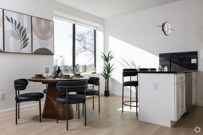 Building Photo - Oasis