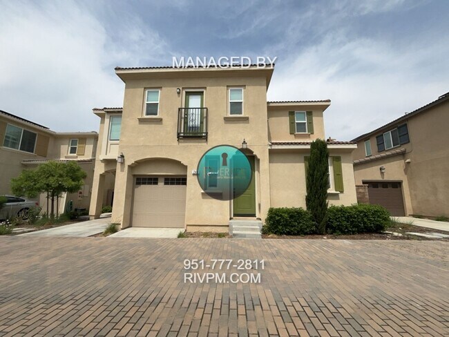 Foto del edificio - BEAUTIFUL 3-BEDROOM HOME FOR RENT IN EL PA...
