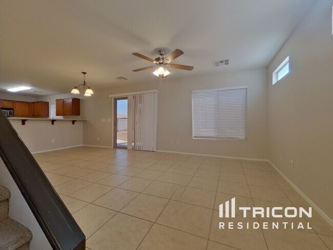 Foto del edificio - 16553 W Desert Bloom St