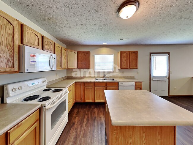 Building Photo - 3862 Liriope St
