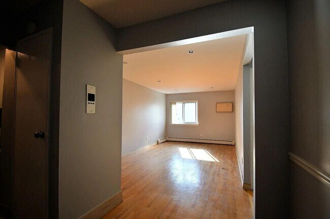 Foto del edificio - 900 Midland Ave