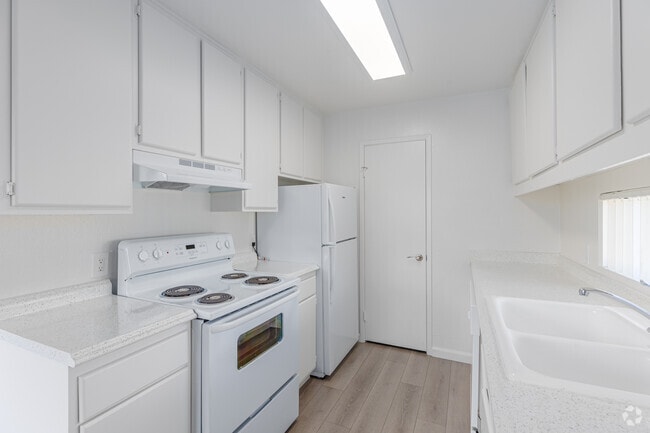 2BR, 1.5BA - 940SF - Kitchen - Canyon Park Apartments