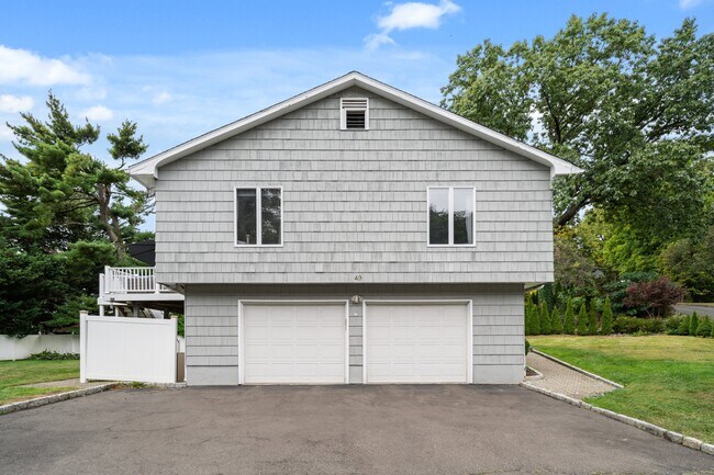 Building Photo - 49 Greenway Dr