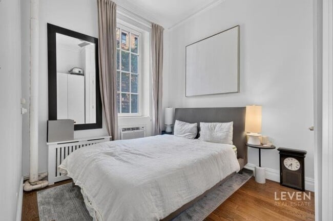 Foto del edificio - 220 W 15th St