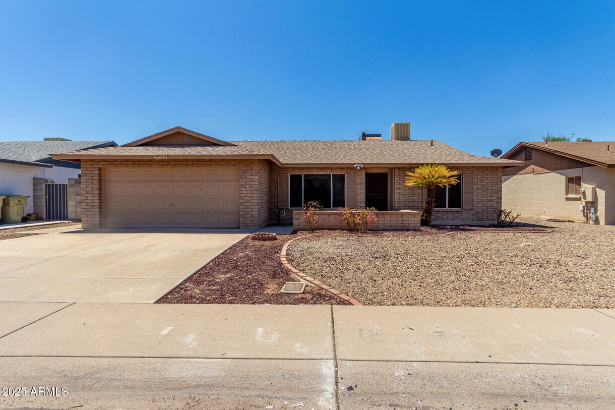 Foto principal - 5809 W Yucca St