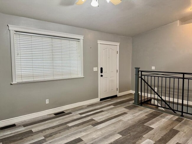 Building Photo - 3518 E Pearce Dr
