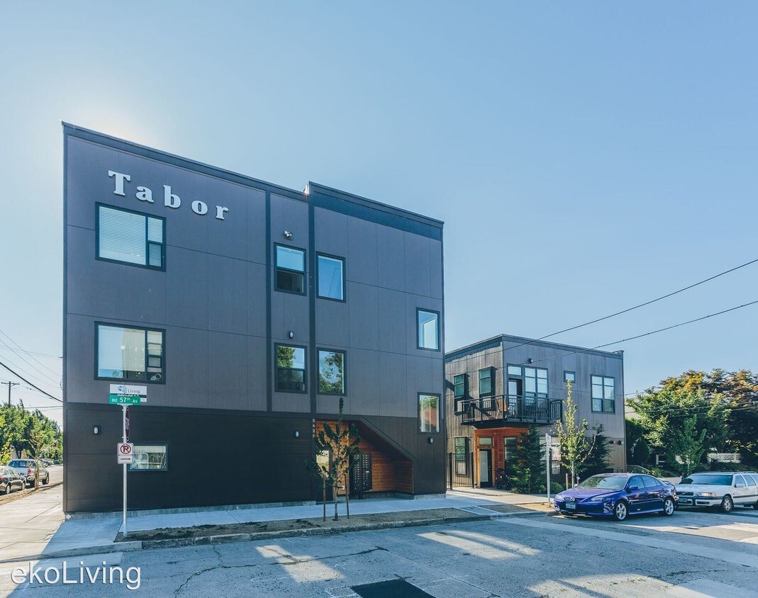 Primary Photo - 5625 E Burnside St