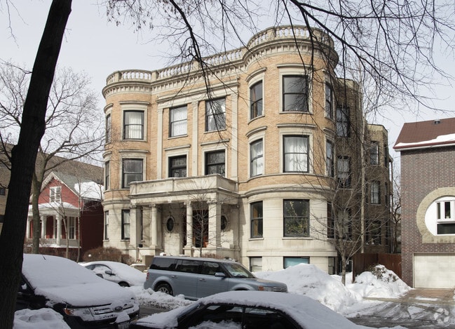 Building Photo - 662 W Wellington Ave