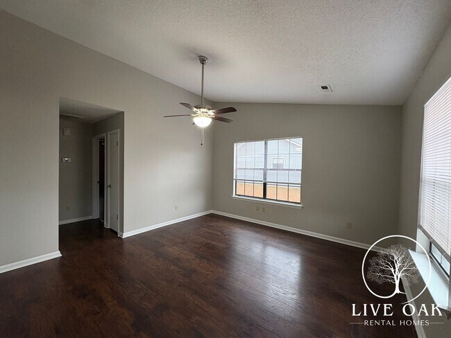 Foto del edificio - 1308 Forest Lake Dr