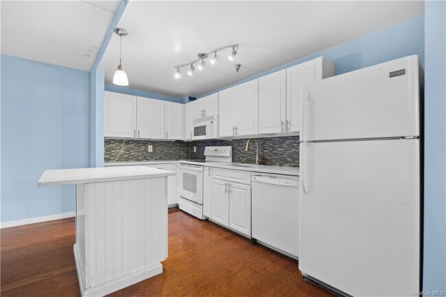 Building Photo - 123 Mamaroneck Ave