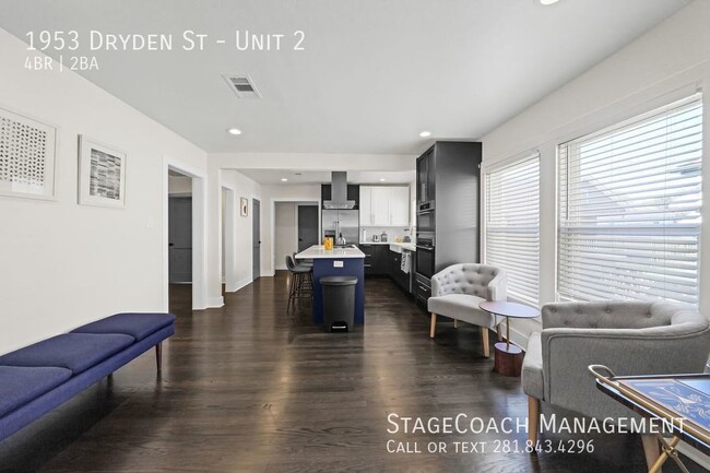 Building Photo - Stunning 4 Bed 2 Bath Walking Distance to ...