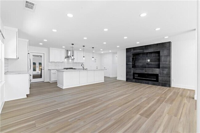 Building Photo - 2041 Briarcliff Ct NE