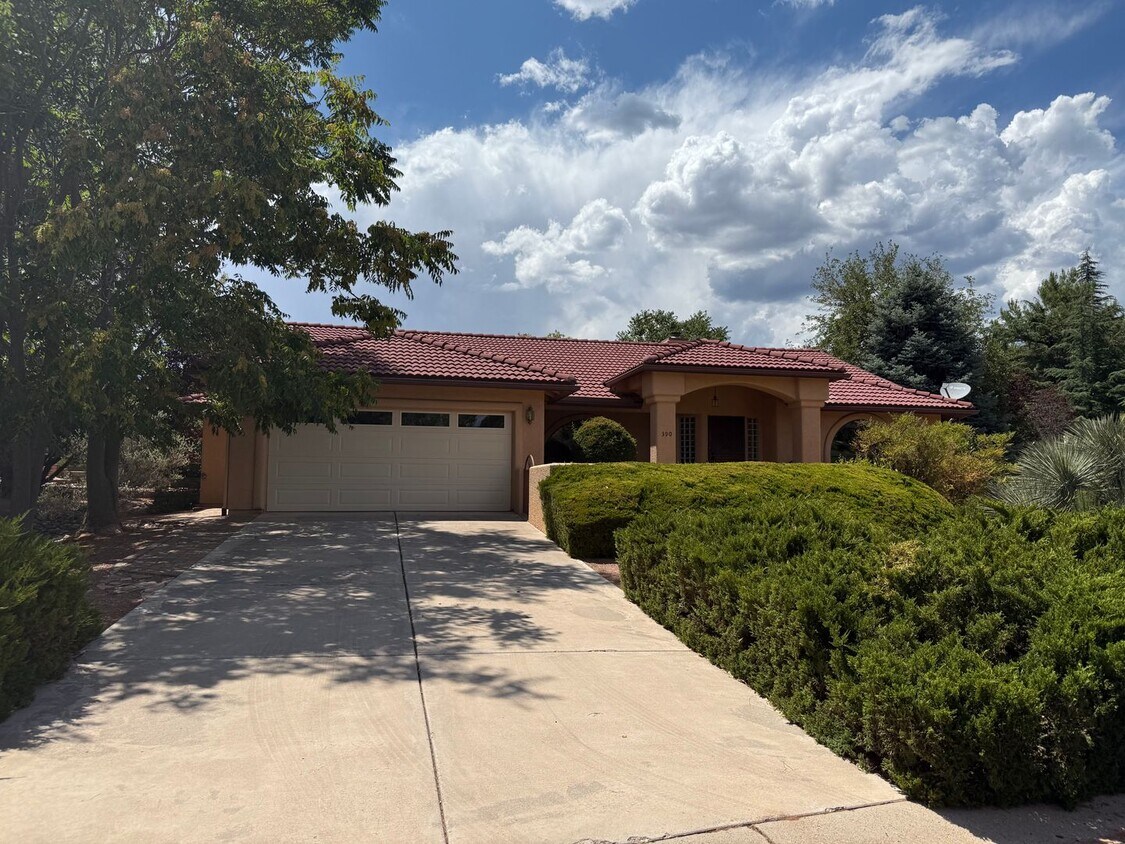 Primary Photo - Desirable Uptown Sedona In the Orchards 3 ...